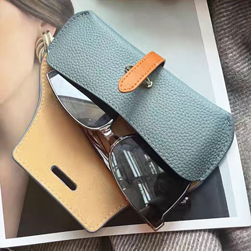 Luxury Leather Custom Initials - огляд і ціна Luxury Skincare Women