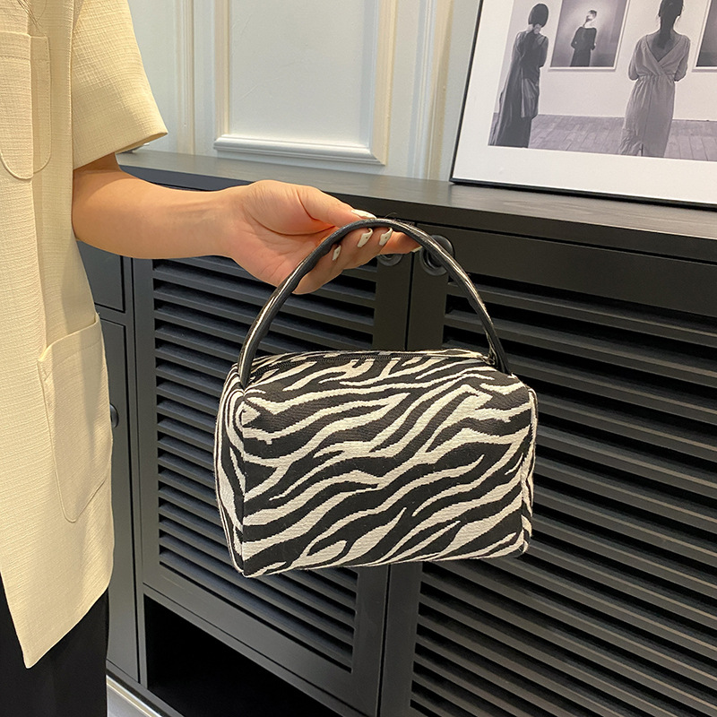 Leopard Makeup Bag Luxury  Lar - огляд і ціна Luxury Skincare & Spa Reviews